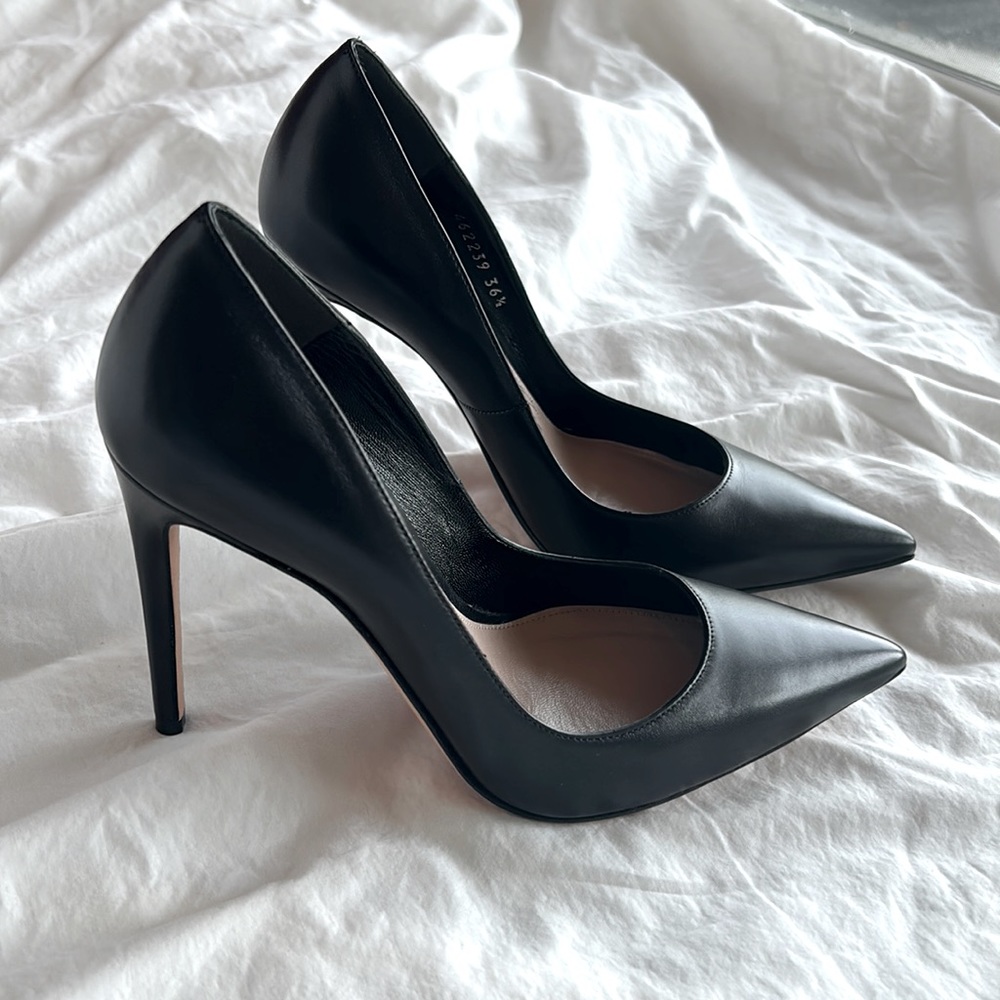 Alexander McQueen leather pumps